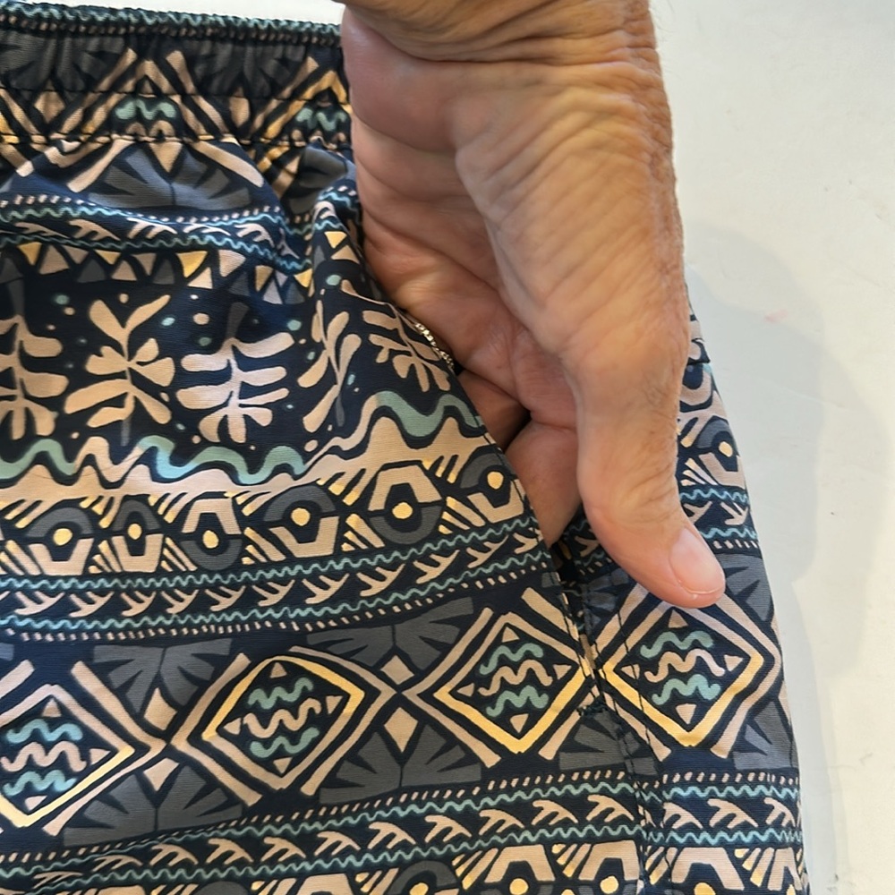 Patagonia Women's baggies 5 inch Geometric Patterned Shorts - Blue and Cream - Picture 4 of 5